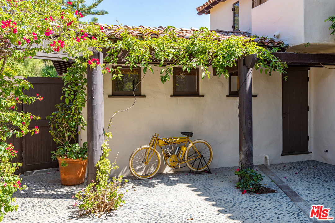 20781 Big Rock Drive Malibu, CA 90265 - Photo 9 of 54
