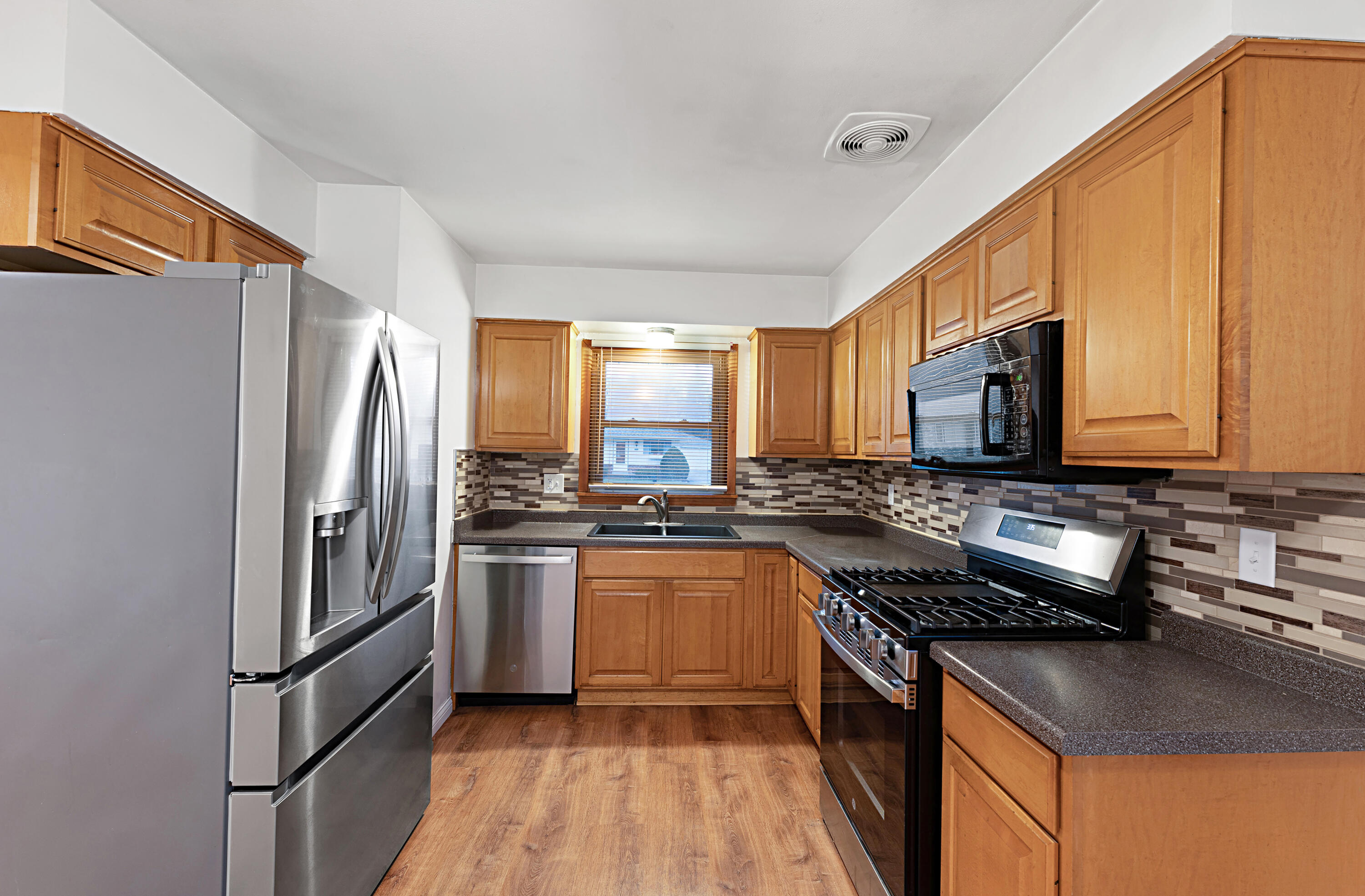 6463 North 55th Street Milwaukee, WI 53223 - Photo 2 of 29 P1234514