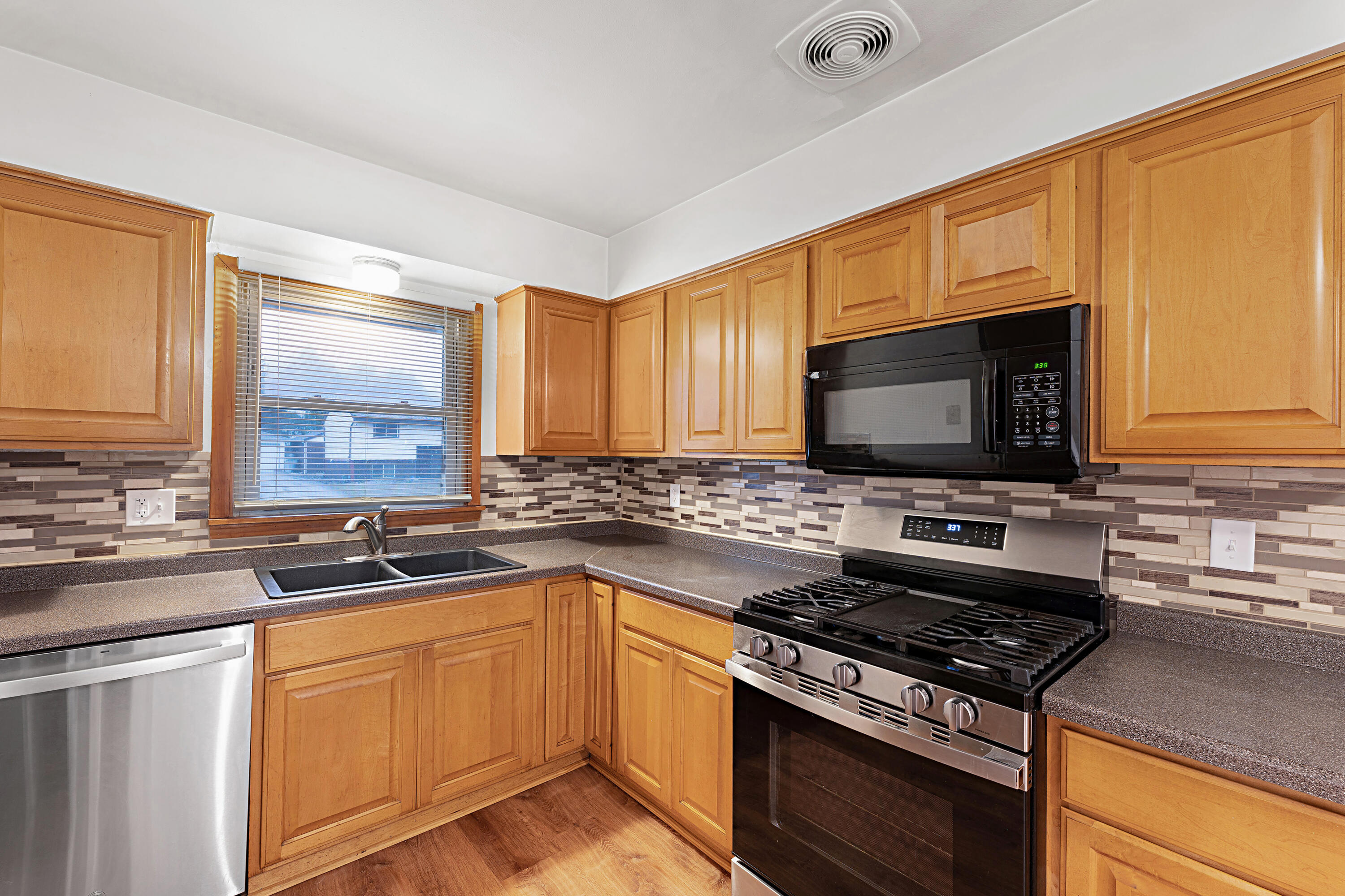 6463 North 55th Street Milwaukee, WI 53223 - Photo 4 of 29 P1234524