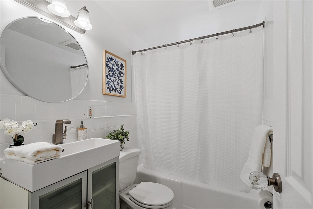 33 Argyle Road, Unit 33 Arlington, MA 02476 - Photo 9 of 16 Gallery Image 9