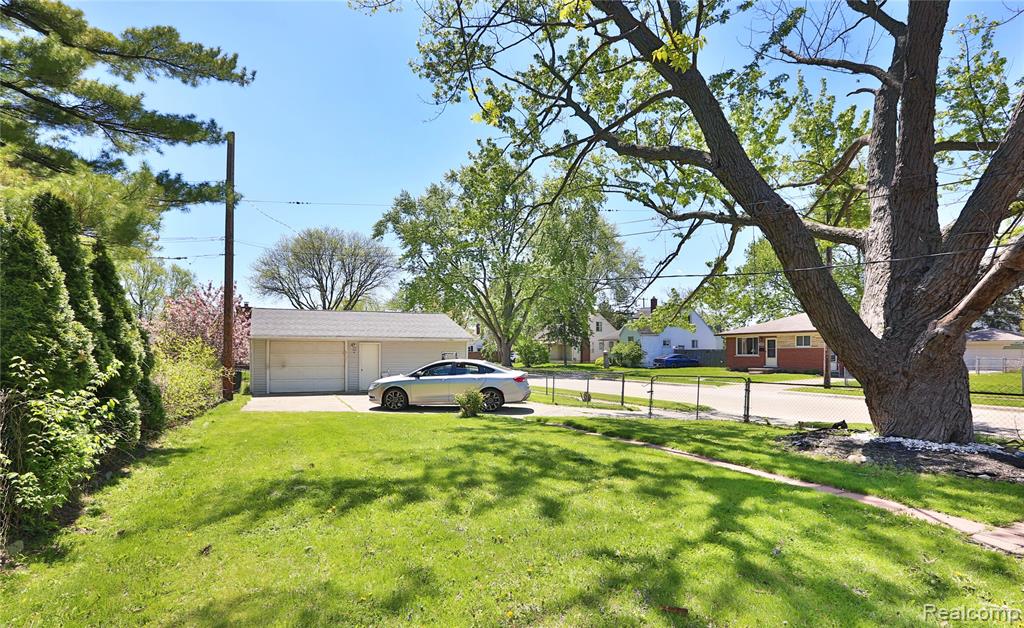 17204 Stephens Eastpointe, MI 48021 - Photo 3 of 11