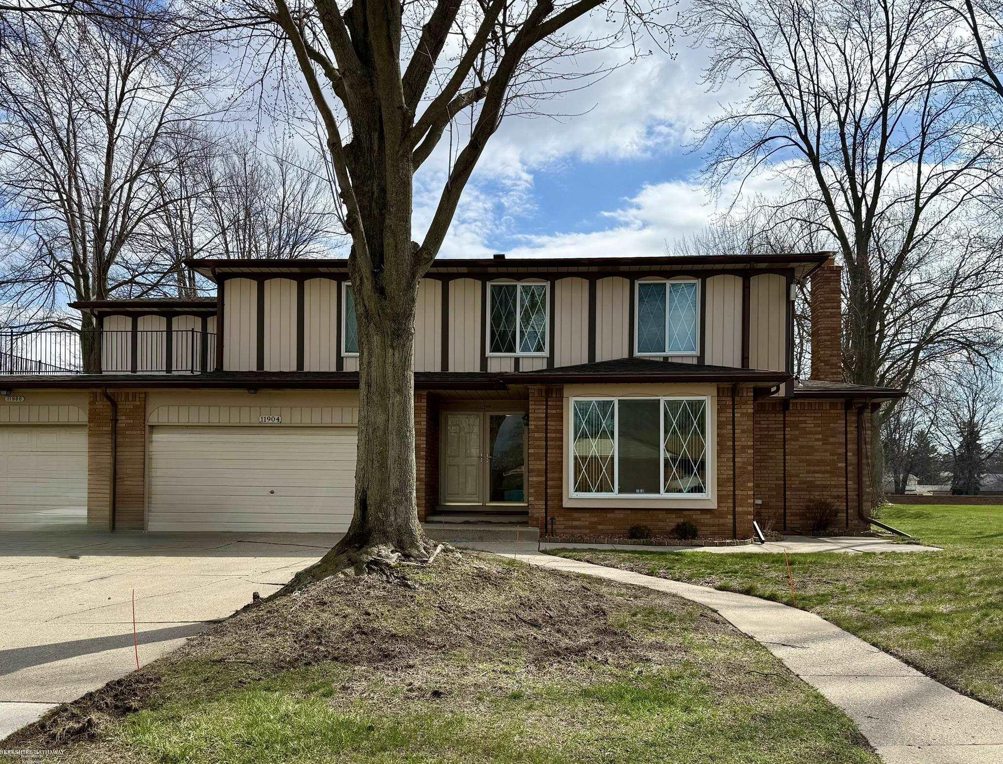 11904 East 14 Mile Road Warren, MI 48093 - Photo 2 of 46 50204104-3feb9ea1-995c-4cb6-a1c2-0940478a0a9c.JPG