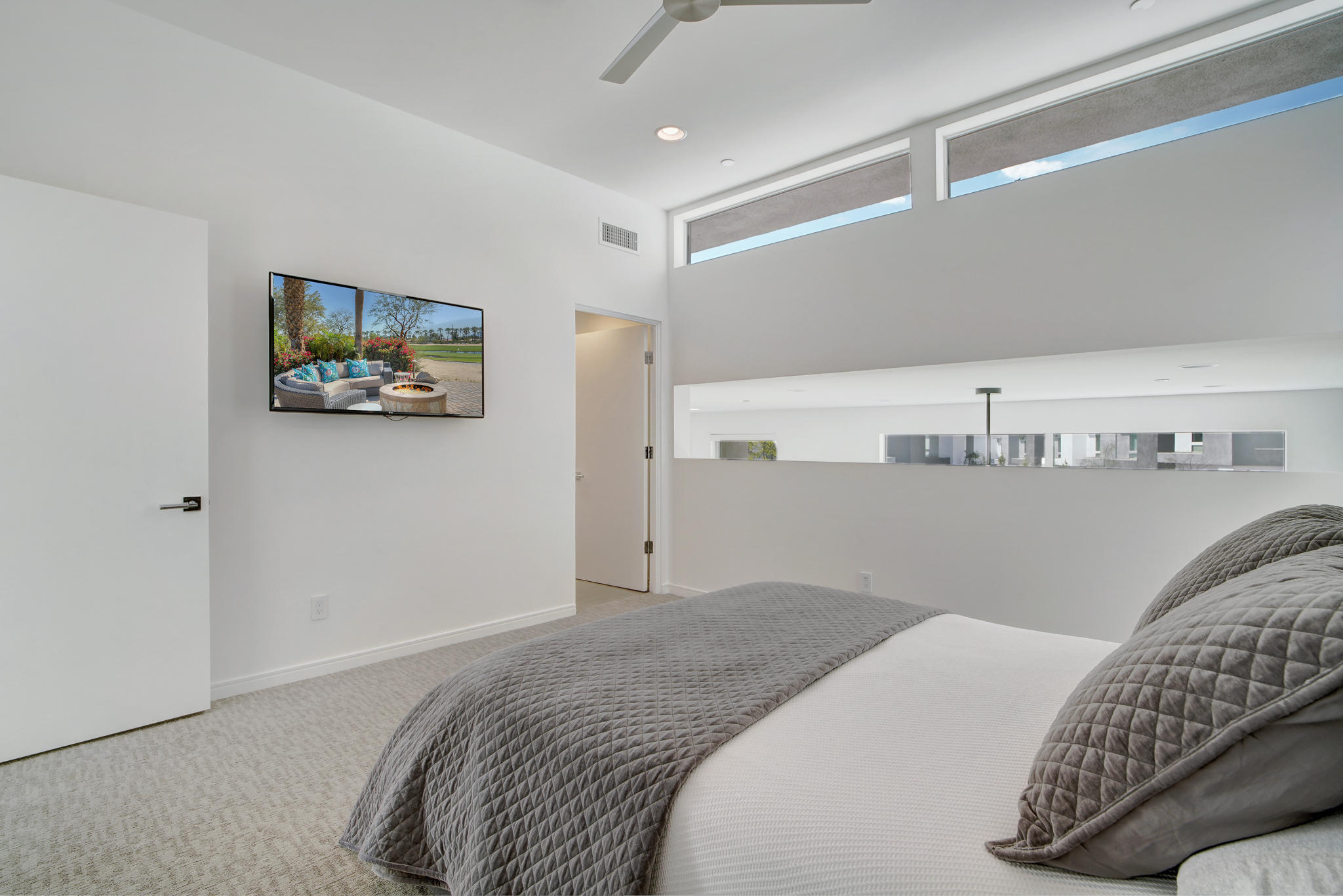 305 Goleta Way Palm Springs, CA 92264 - Photo 22 of 34 a bedroom with a bed and a painting on the wall