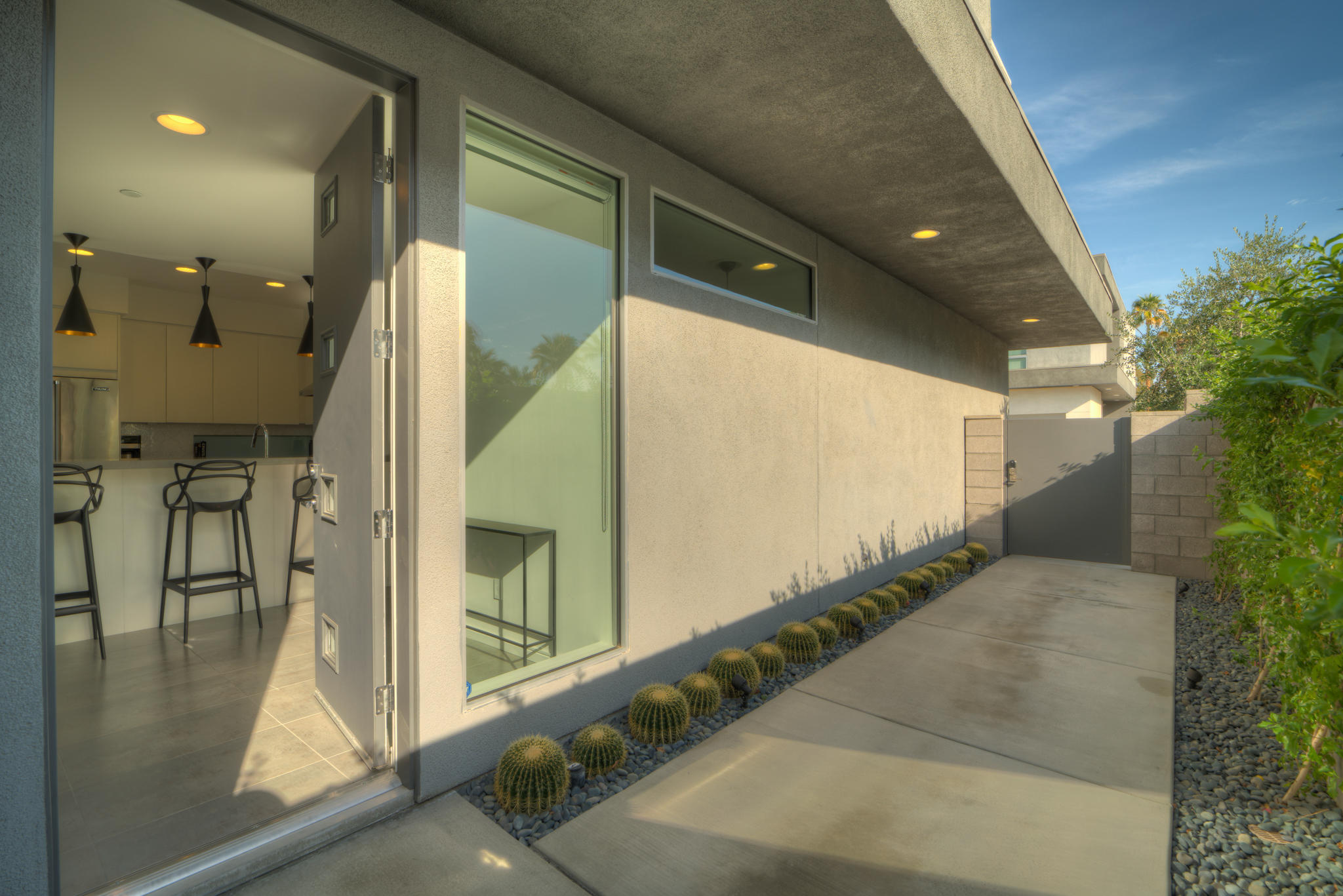 305 Goleta Way Palm Springs, CA 92264 - Photo 26 of 34 a view of a porch