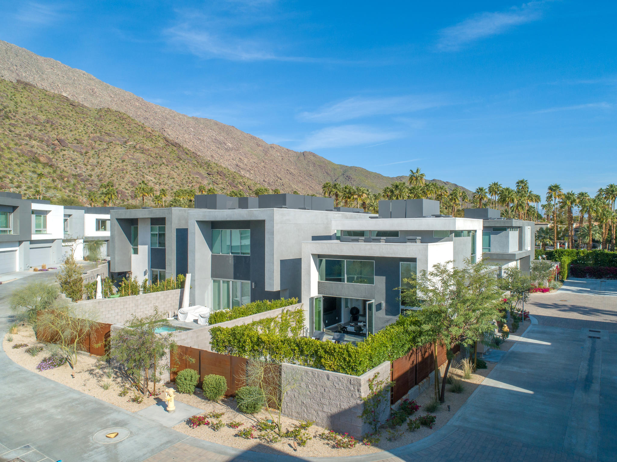 305 Goleta Way Palm Springs, CA 92264 - Photo 28 of 34 a front view of a house with a yard