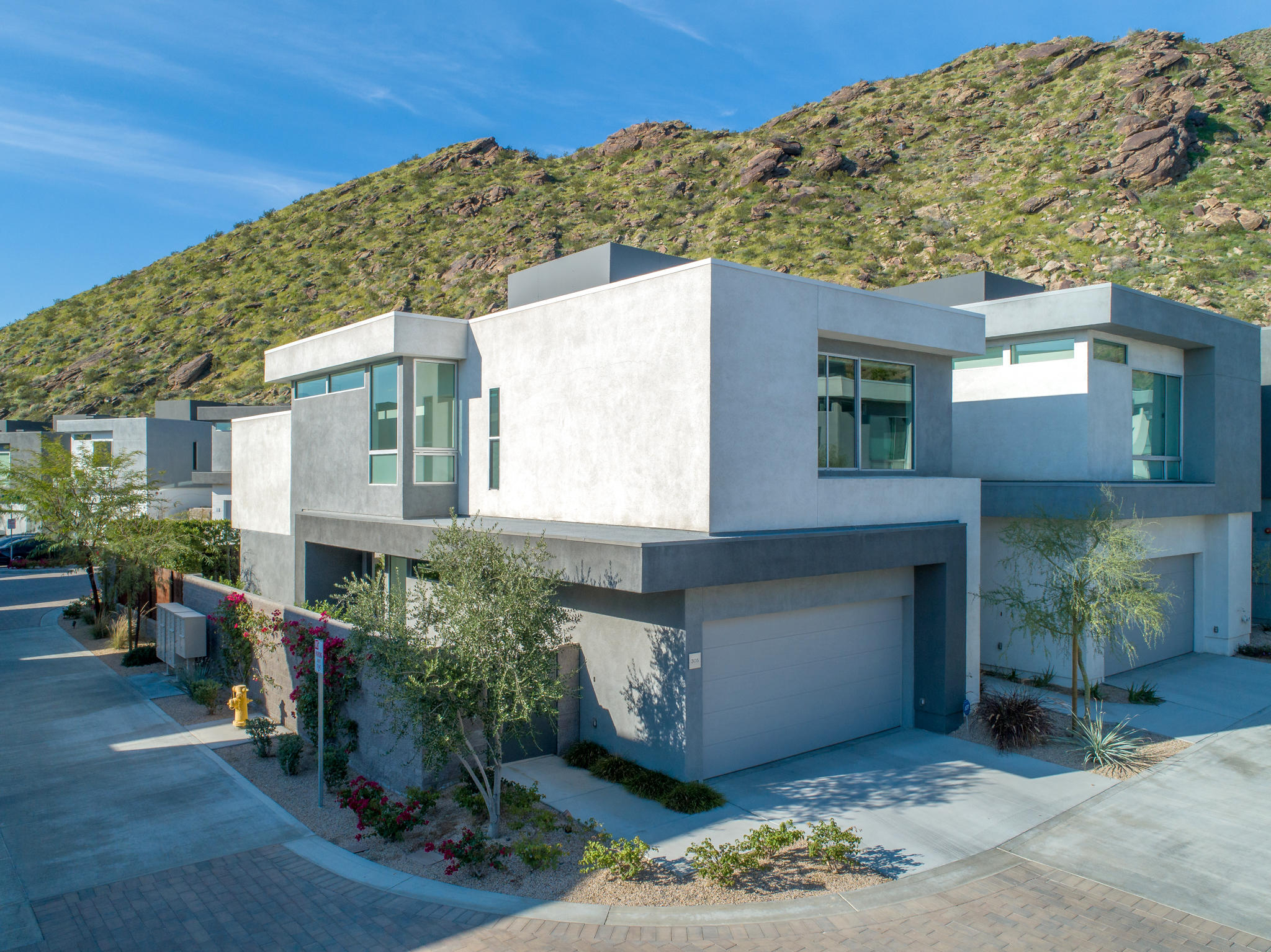 305 Goleta Way Palm Springs, CA 92264 - Photo 29 of 34 a front view of a house with plants