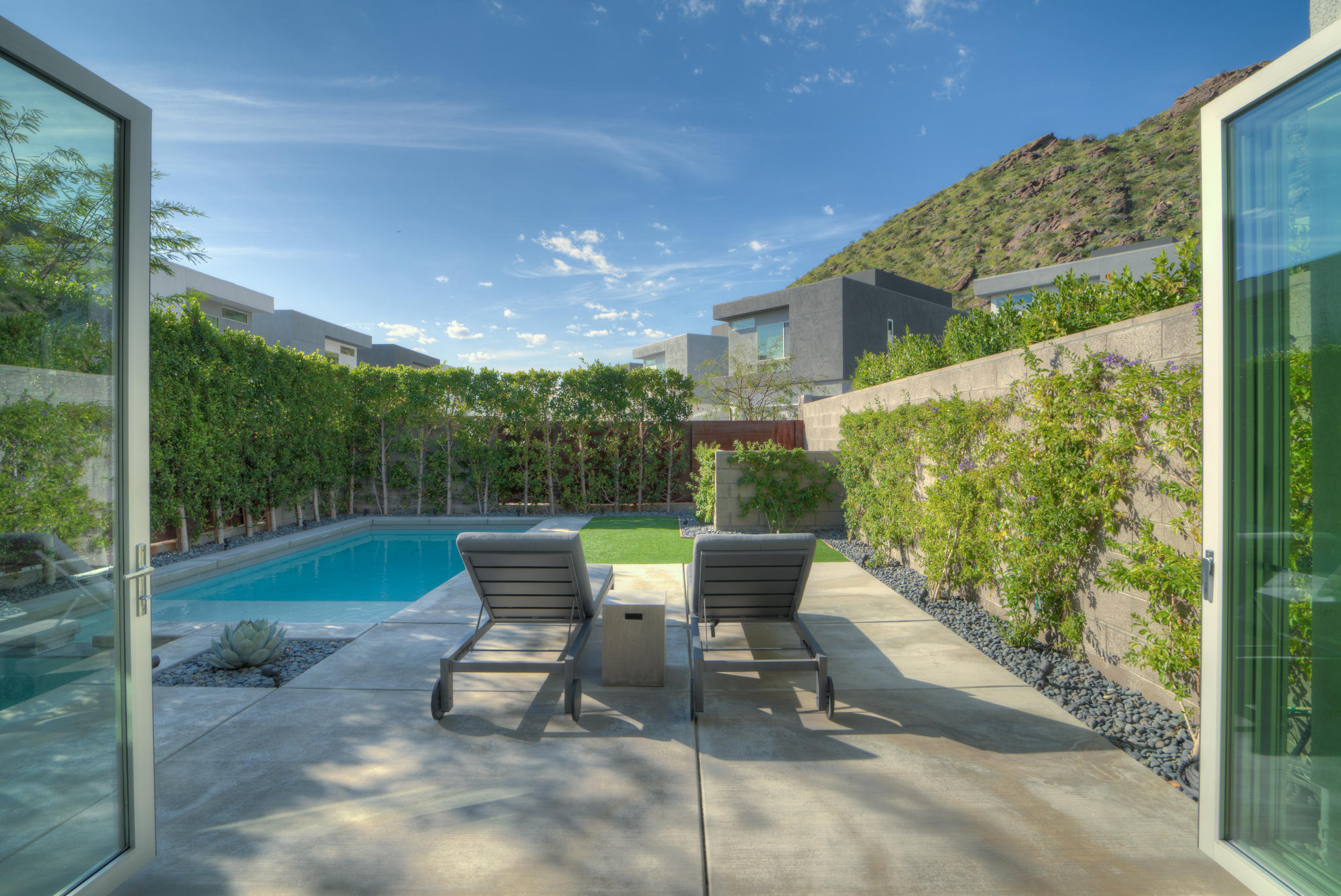 305 Goleta Way Palm Springs, CA 92264 - Photo 4 of 34 a view of a patio with a table and chairs