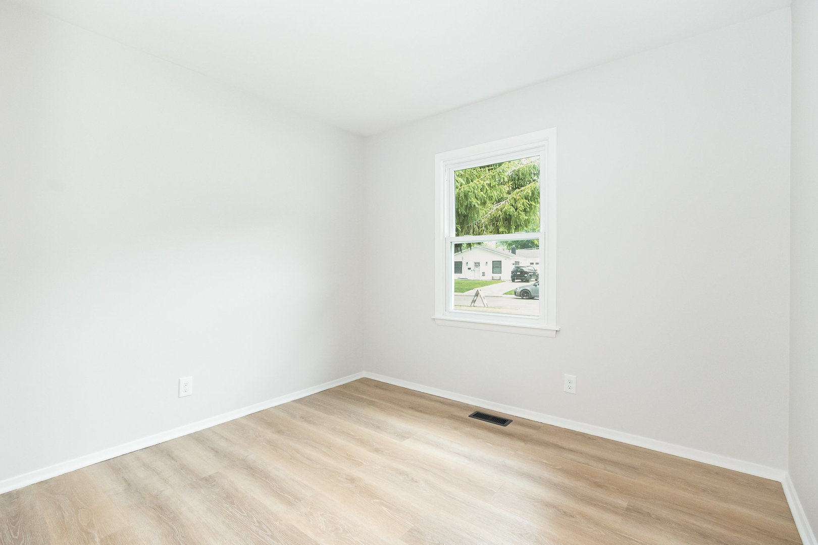 84 Amesbury Road Montgomery, IL 60538 - Photo 8 of 16 Gallery Image 8