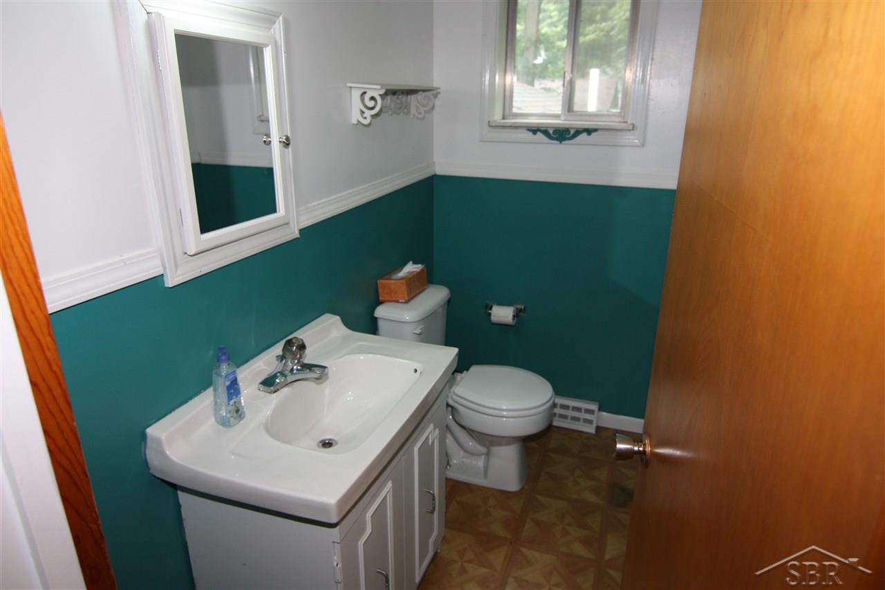 1972 East Moore Road Saginaw, MI 48601 - Photo 14 of 20 31352043-13.JPG