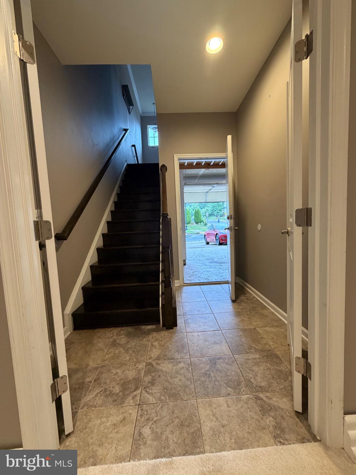 25333 Wakestone Terrace Chantilly, VA 20152 - Photo 46 of 109 Inviting entryway with stylish stairs.