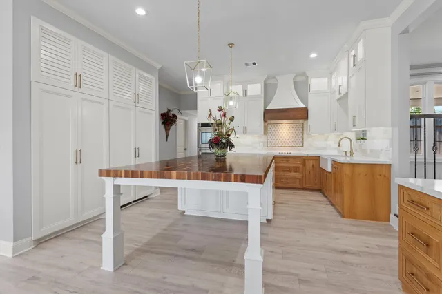 $430,000 | 139 Laurel Cove West, Onalaska, TX 77360