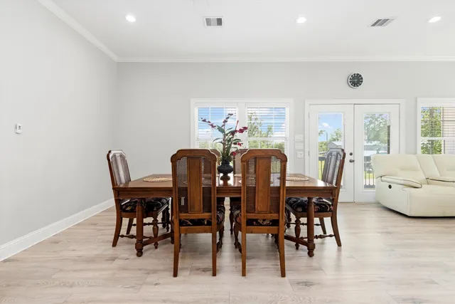 $430,000 | 139 Laurel Cove West, Onalaska, TX 77360