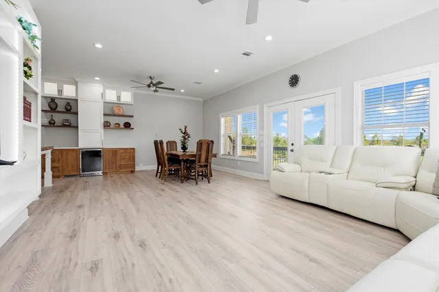 $430,000 | 139 Laurel Cove West, Onalaska, TX 77360