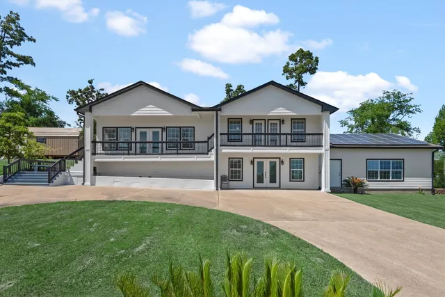 $430,000 | 139 Laurel Cove West, Onalaska, TX 77360