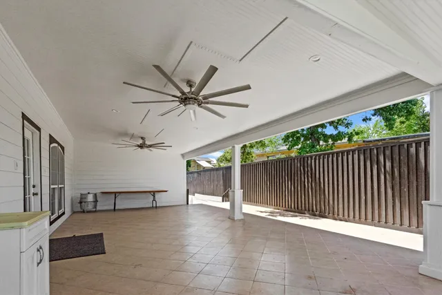 $430,000 | 139 Laurel Cove West, Onalaska, TX 77360