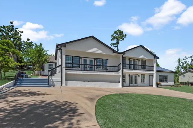 $430,000 | 139 Laurel Cove West, Onalaska, TX 77360