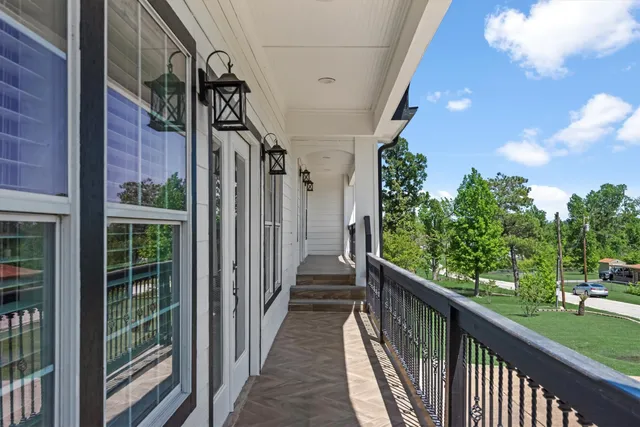 $430,000 | 139 Laurel Cove West, Onalaska, TX 77360