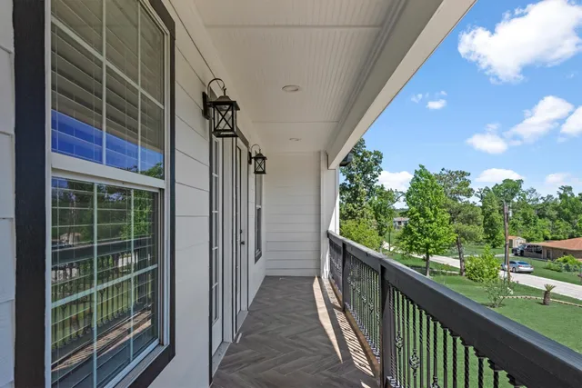 $430,000 | 139 Laurel Cove West, Onalaska, TX 77360