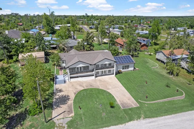 $430,000 | 139 Laurel Cove West, Onalaska, TX 77360