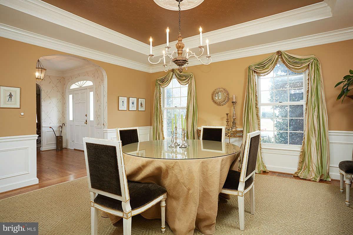 9812 Kendale Road Potomac, MD 20854 - Photo 14 of 30 Dining Room