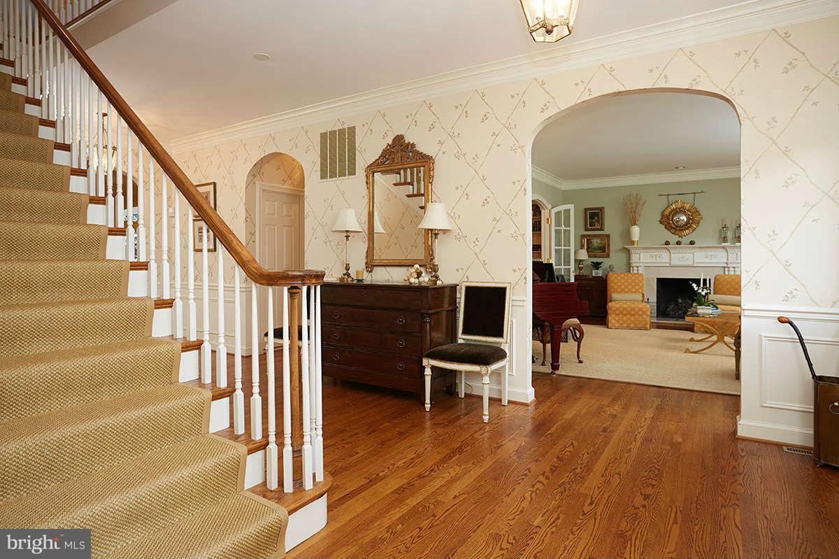 9812 Kendale Road Potomac, MD 20854 - Photo 3 of 30 Interior (General)