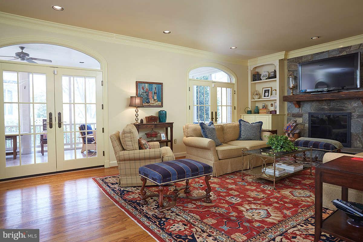 9812 Kendale Road Potomac, MD 20854 - Photo 8 of 30 Family Room