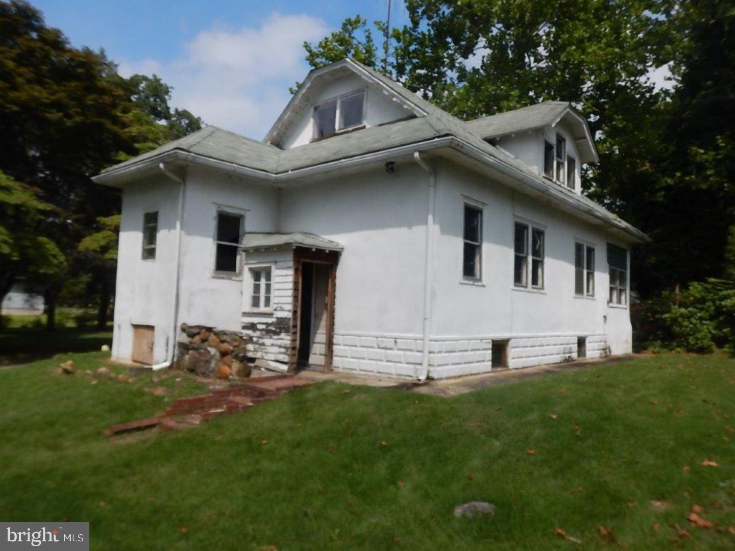 610 Good Intent Road Blackwood, NJ 08012 - Photo 3 of 14 a front view of a house with a yard