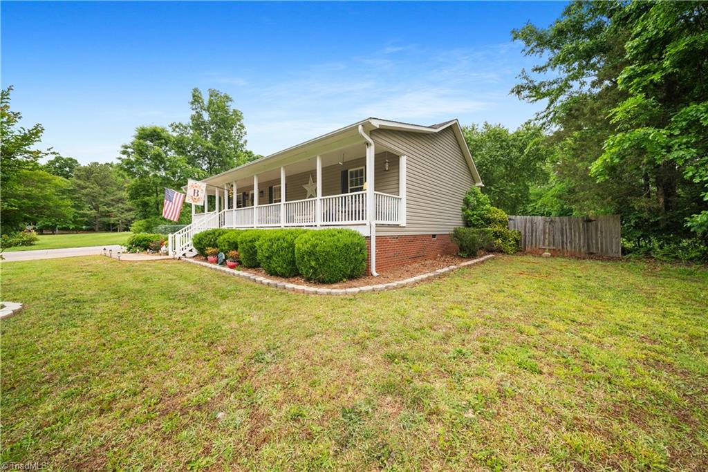 206 Old Camp Road Denton, NC 27239 - Photo 4 of 37 Gallery Image 4