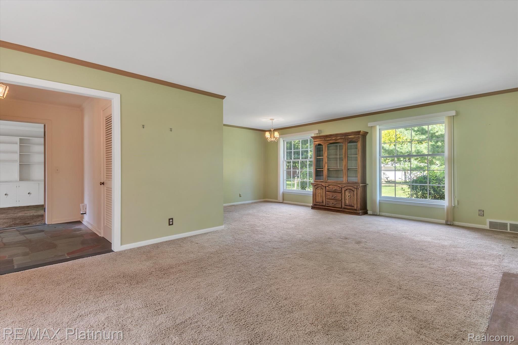 110 Riddle Street Howell, MI 48843 - Photo 4 of 39 Living Room