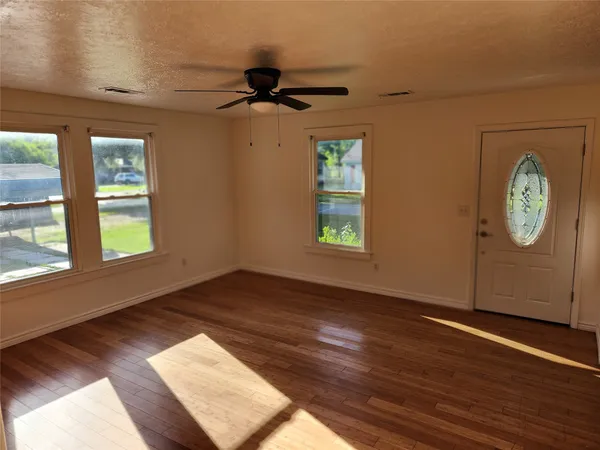 $1,875 | 505 Connie Street, East Bernard, TX 77435