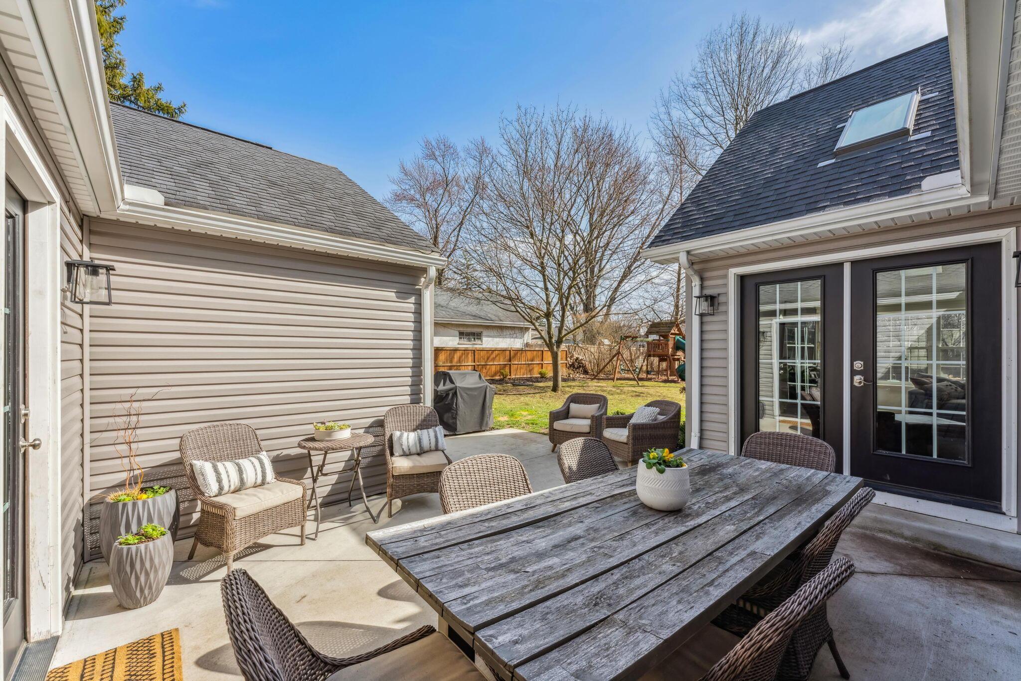 2465 Middlesex Road Upper Arlington, OH 43220 - Photo 90 of 109 Patio
