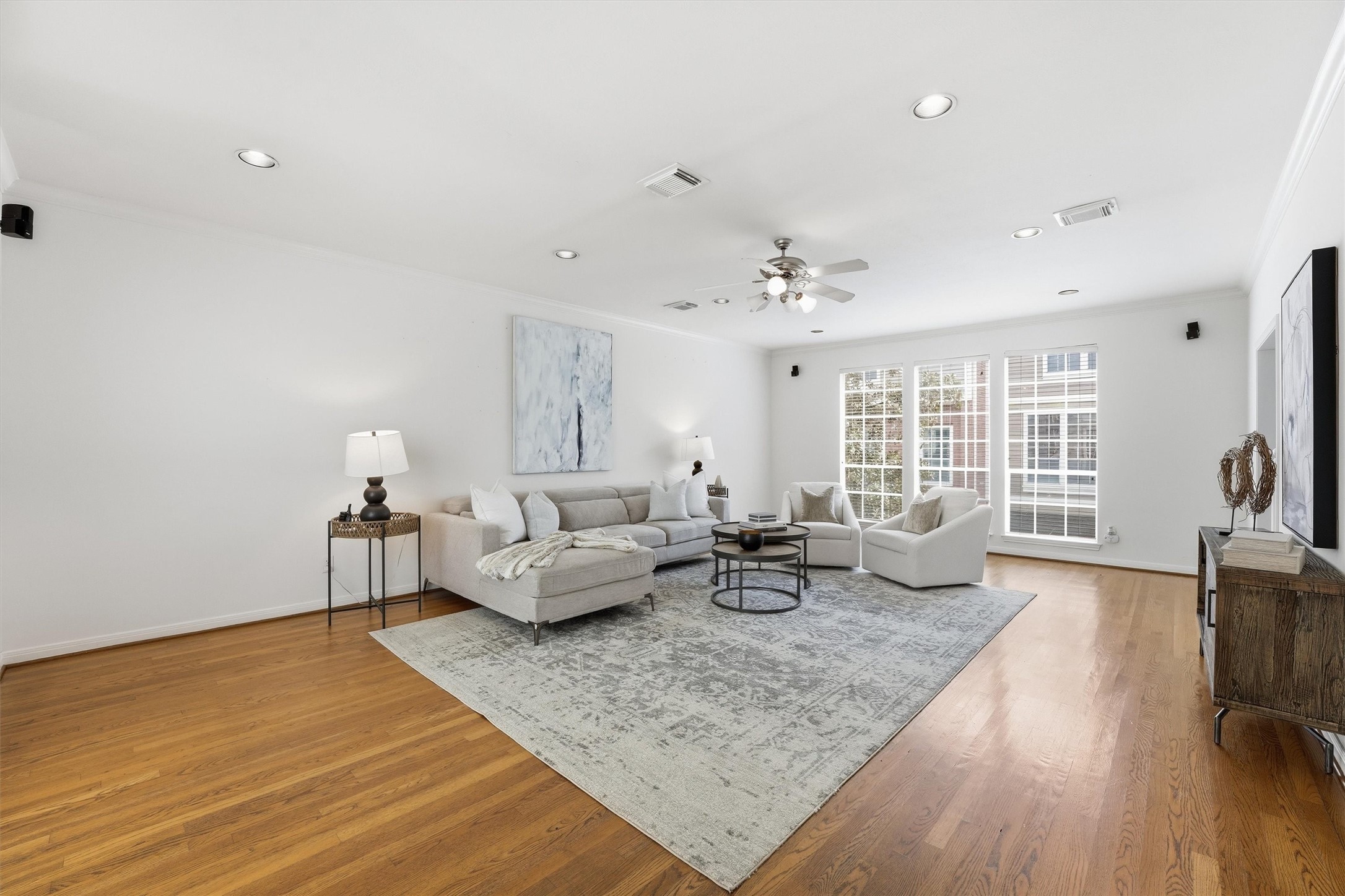 1433 Oneil Street Houston, TX 77019 - Photo 12 of 22 Living room