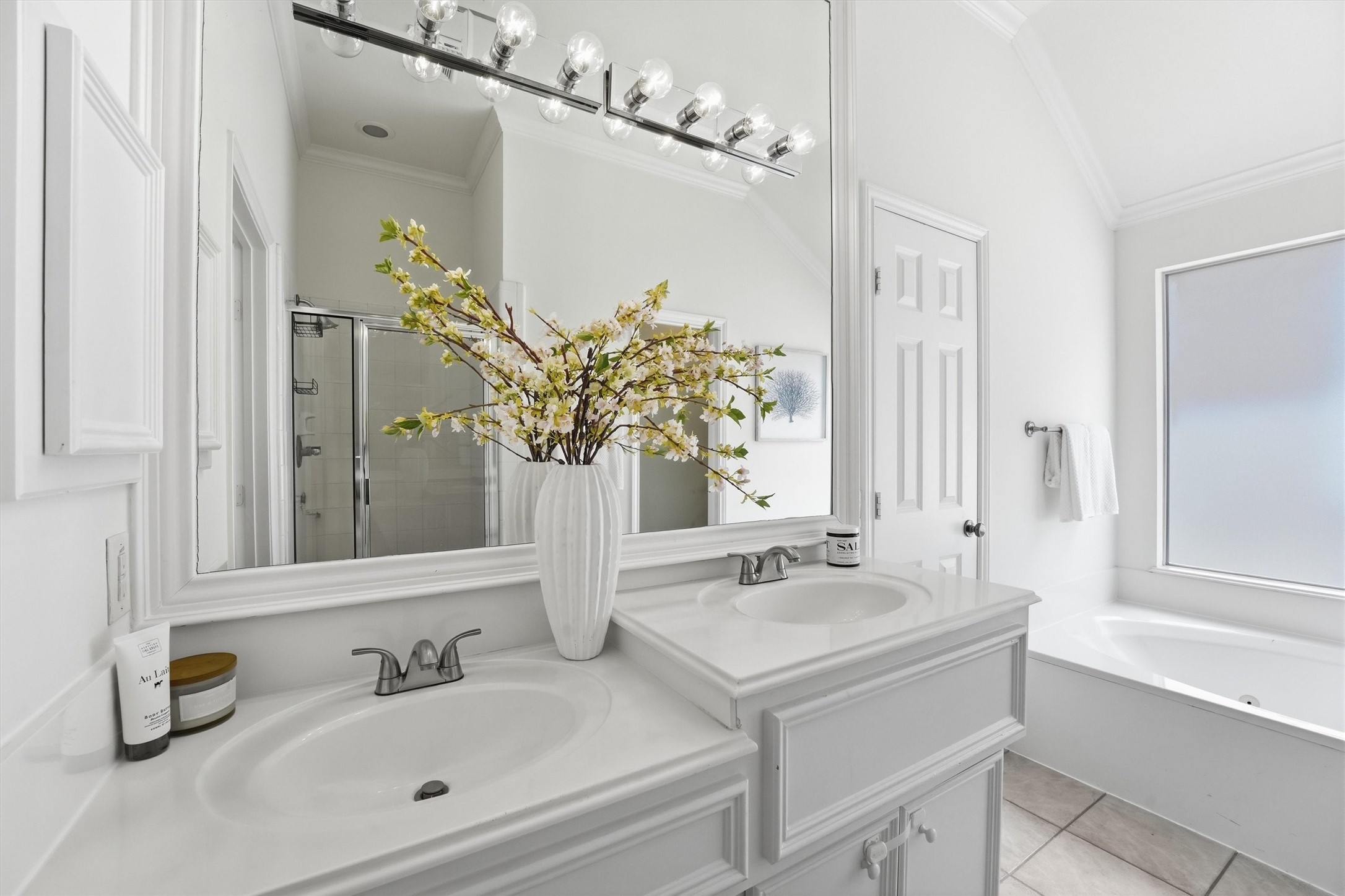 1433 Oneil Street Houston, TX 77019 - Photo 14 of 22 primary bath