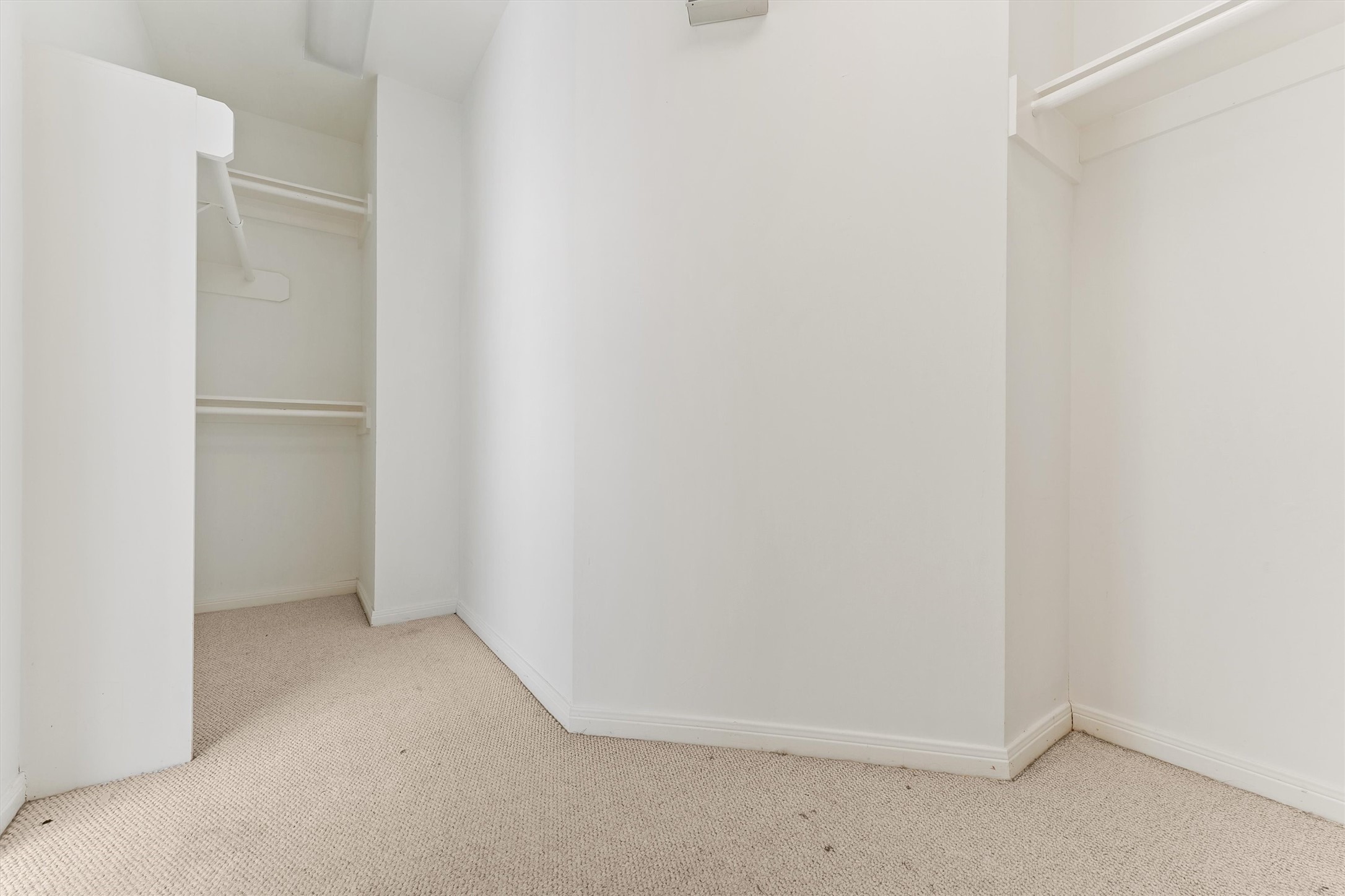 1433 Oneil Street Houston, TX 77019 - Photo 17 of 22 primary closet