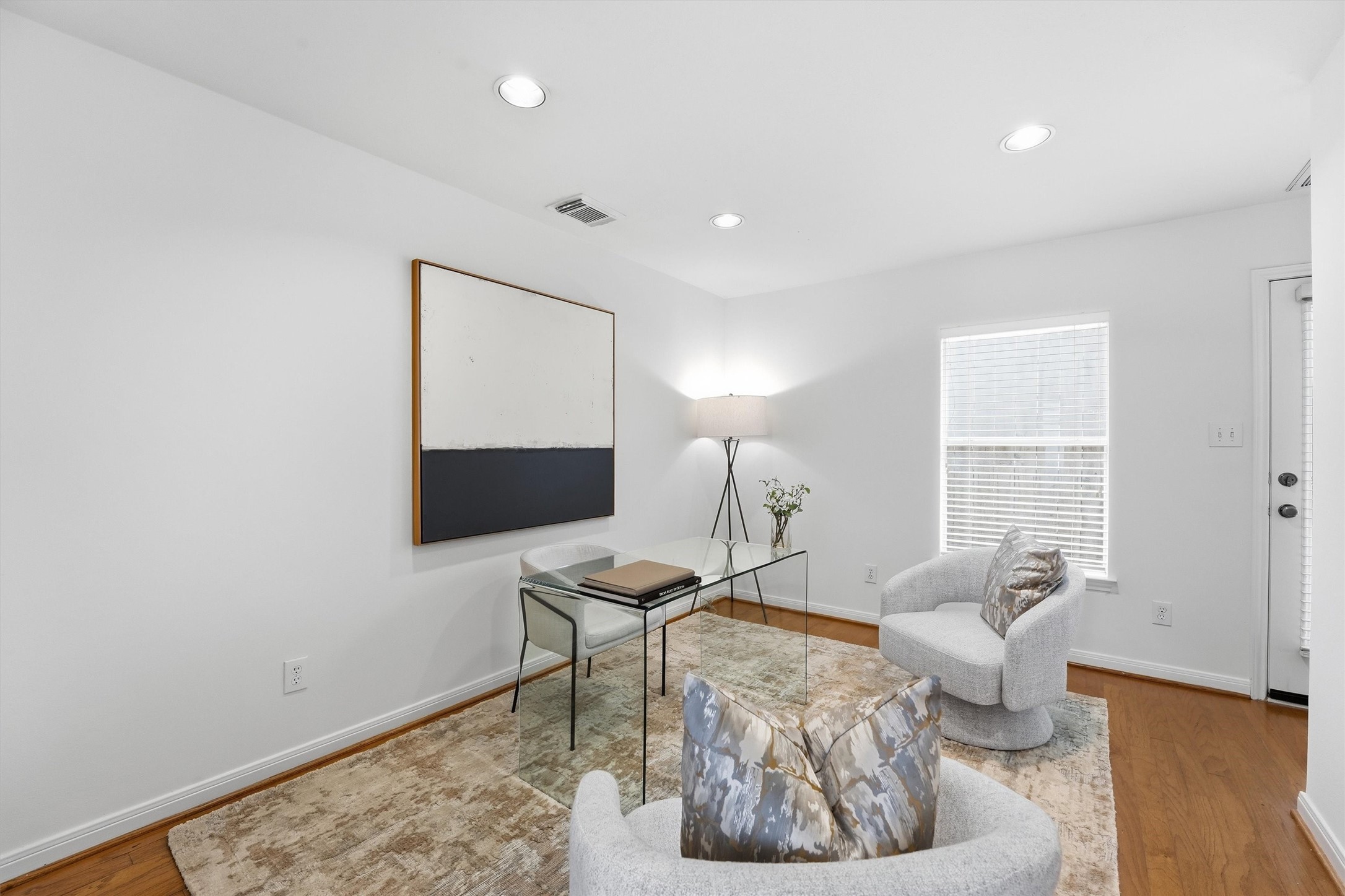 1433 Oneil Street Houston, TX 77019 - Photo 4 of 22 Study or 3rd bedroom with closet