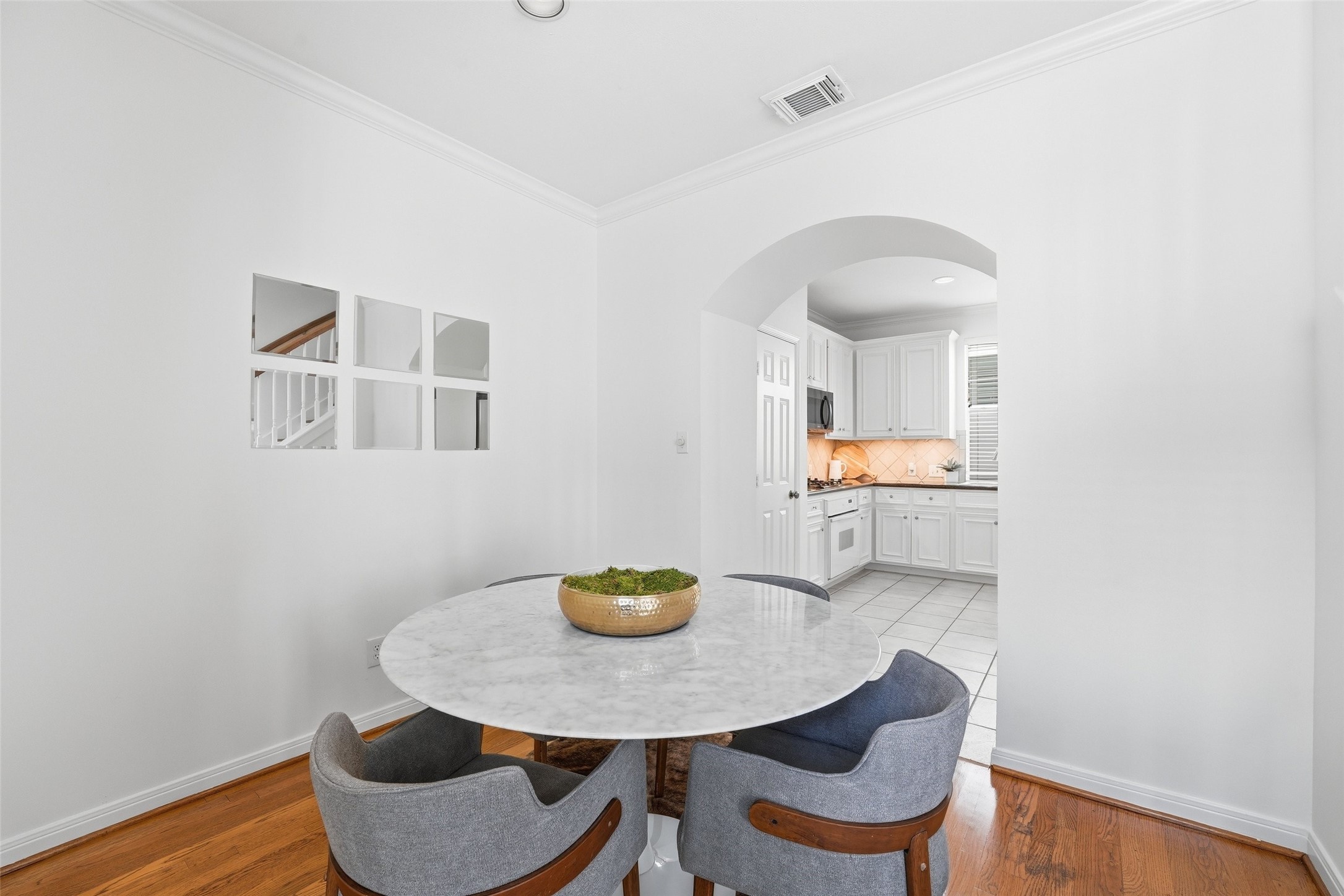 1433 Oneil Street Houston, TX 77019 - Photo 9 of 22 Dining Area adjacent kitchen
