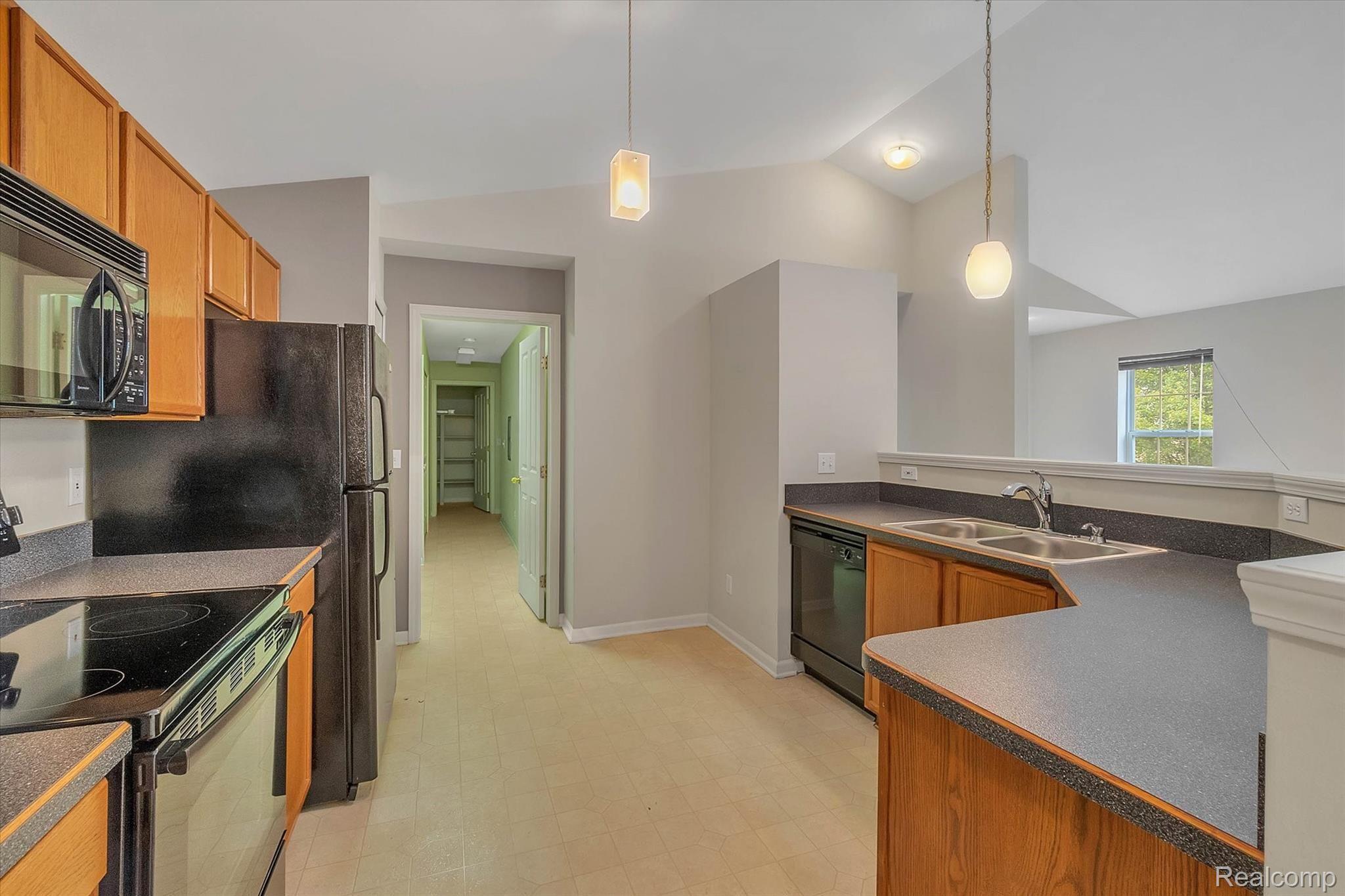 4069 Hampton Ridge Boulevard Howell, MI 48843 - Photo 7 of 30 kitchen - all appliances stay!