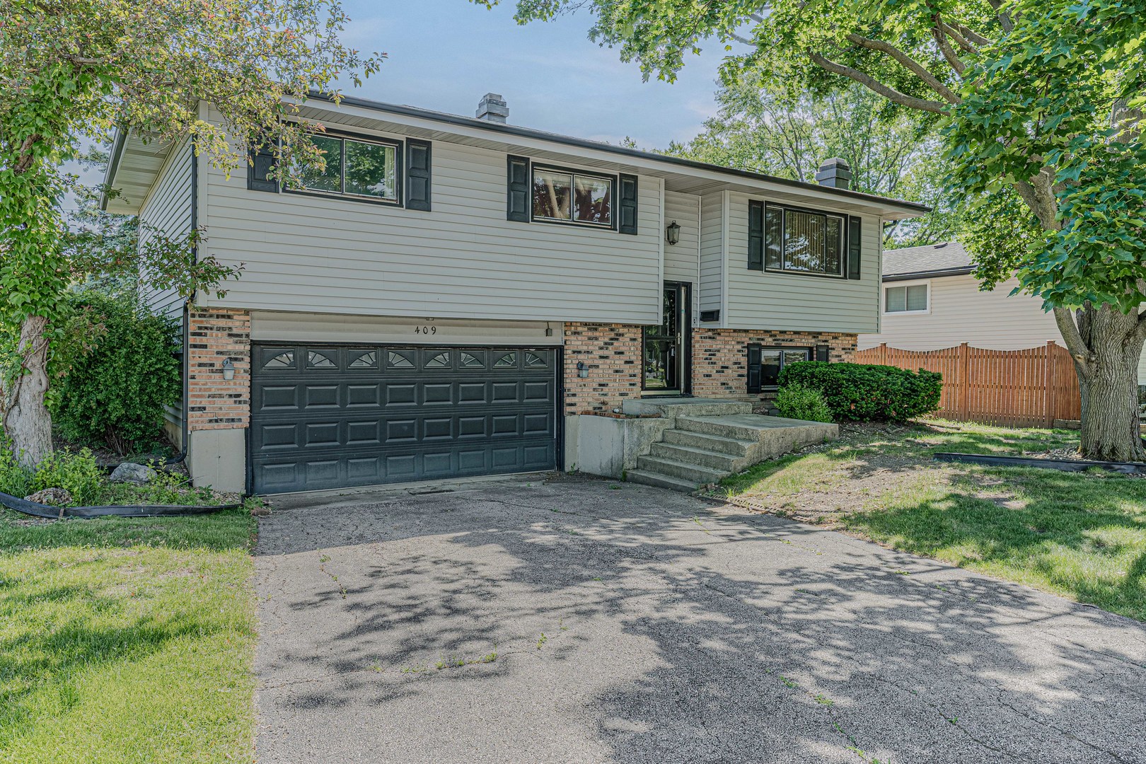 409 Marion Street Roselle, IL 60172 - Photo 1 of 27