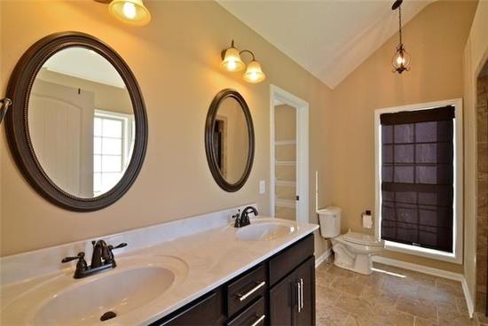 1459 Raven Road Clarksville, TN 37042 - Photo 10 of 19 Master Bathroom