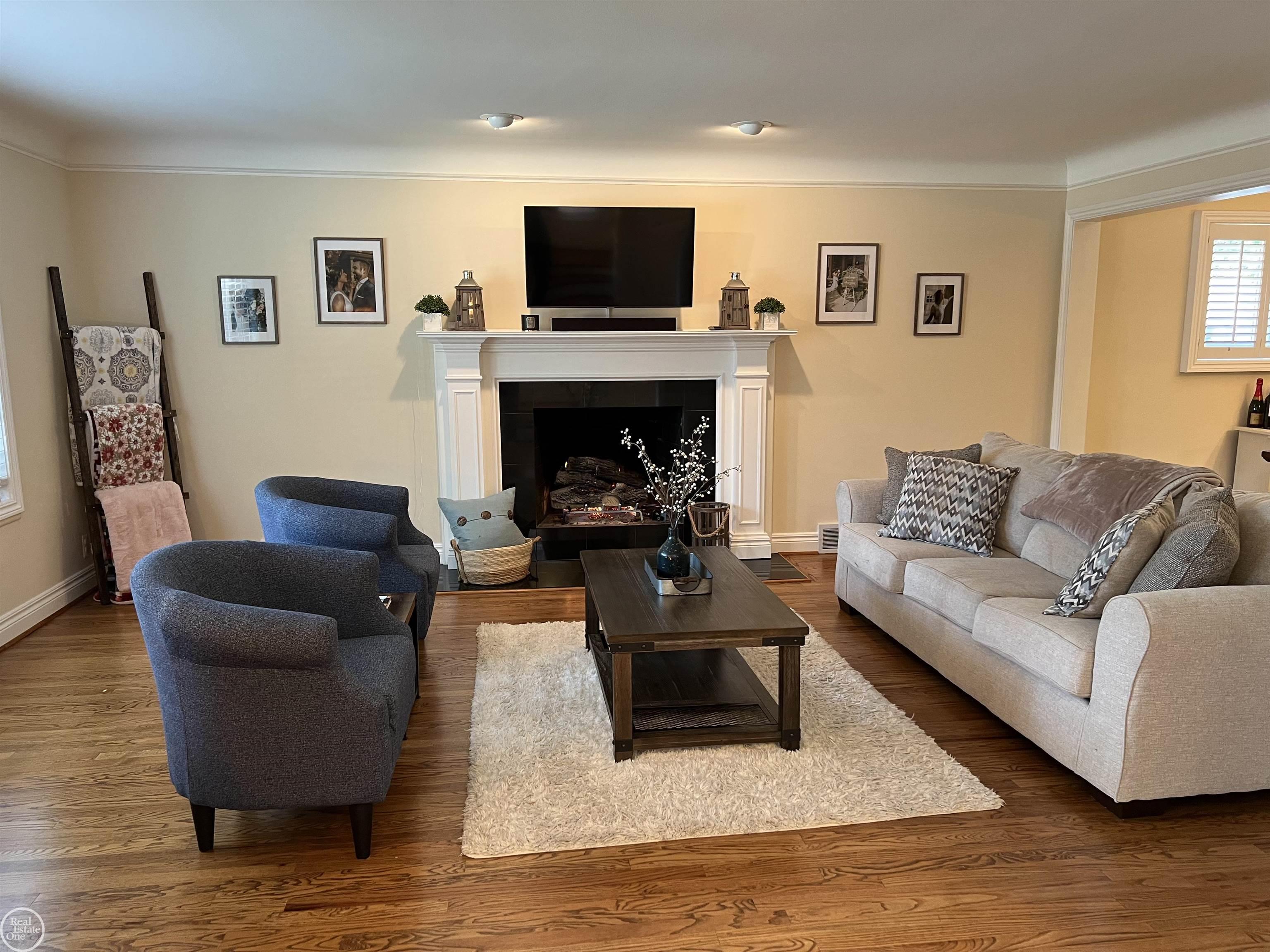 1870 Prestwick Road Grosse Pointe Woods, MI 48236 - Photo 6 of 66