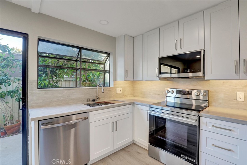 93 Streamwood Irvine, CA 92620 - Photo 9 of 27