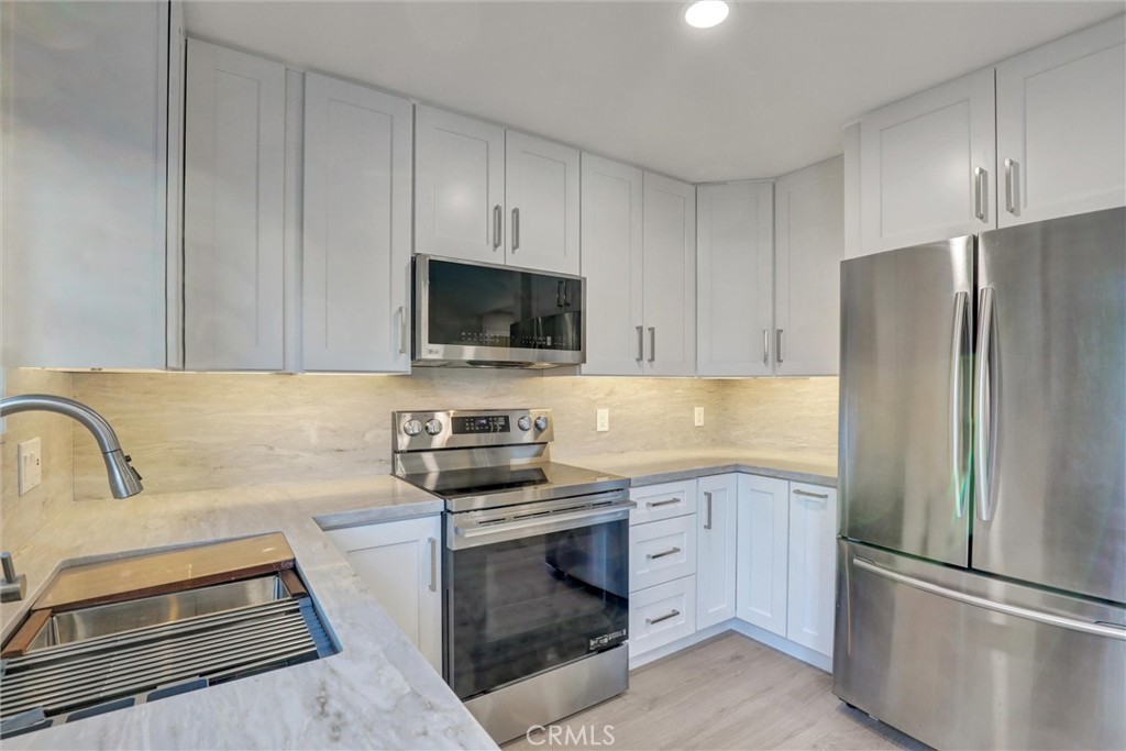 93 Streamwood Irvine, CA 92620 - Photo 10 of 27