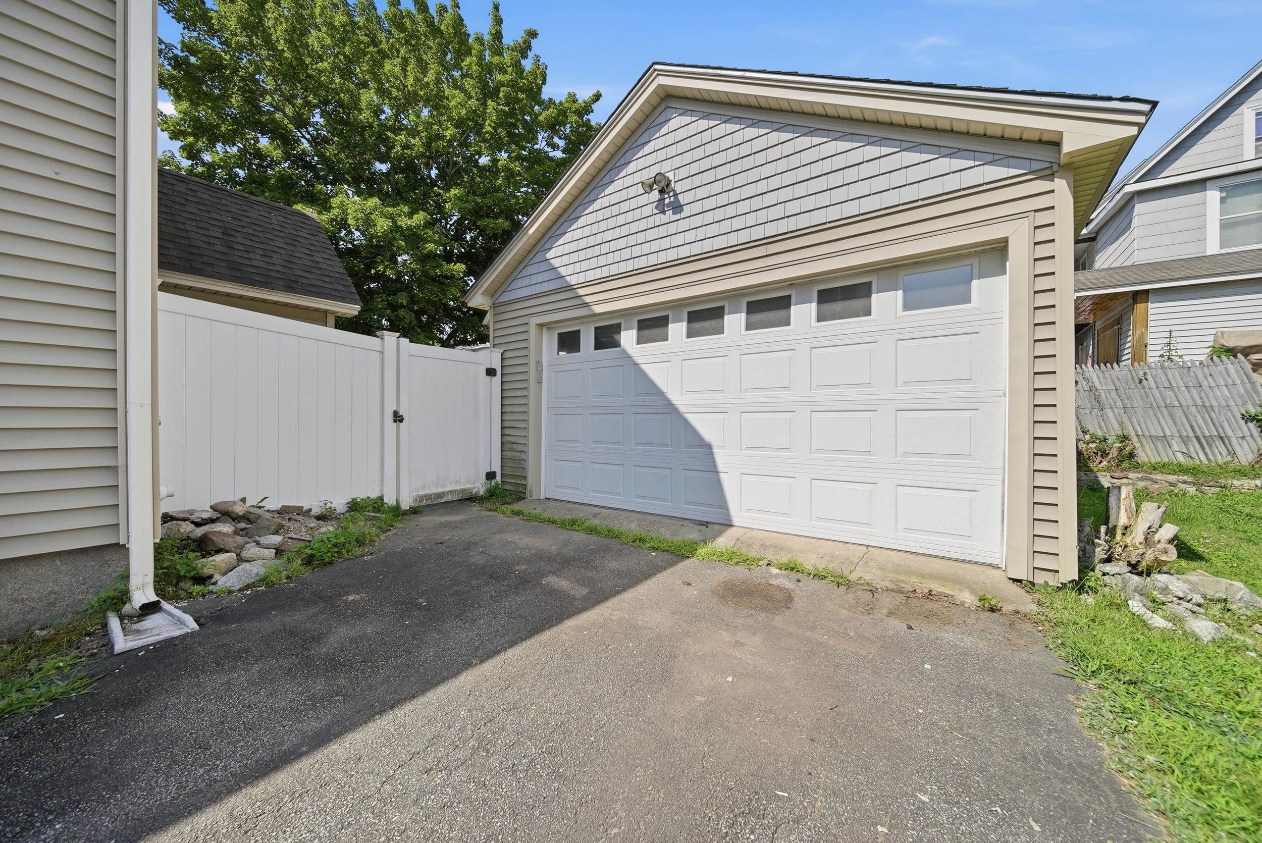 89 Riddle Street Manchester, NH 03102 - Photo 6 of 40 Gallery Image 6