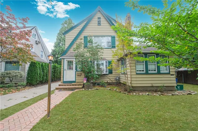 $975,000 | 2 Michigan Road, Floral Park, NY 11001