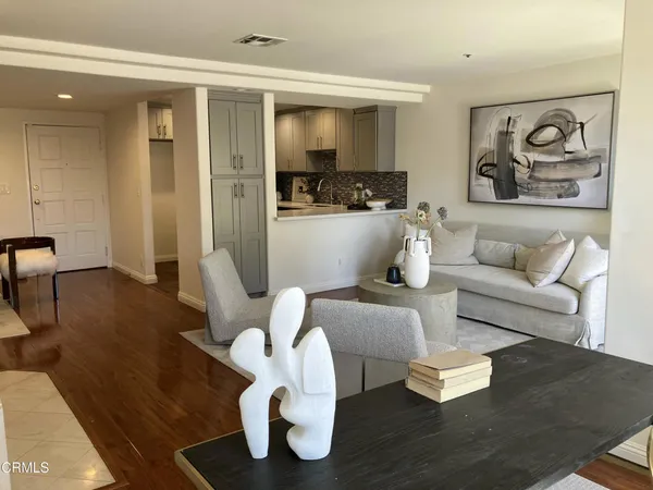 $3,000 | 335 South Sierra Madre Boulevard, Unit 104A, Pasadena, CA 91107