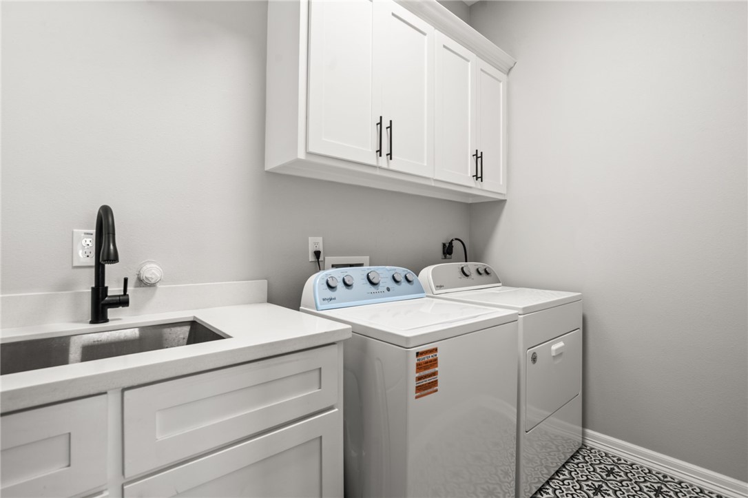 102 Prestwick Drive Portland, TX 78374 - Photo 24 of 31 Large laundry room has sink