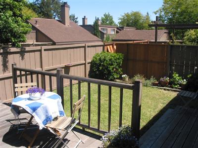 4 Linnet Court San Rafael, CA 94903 - Photo 11 of 12 a view of a balcony with chairs