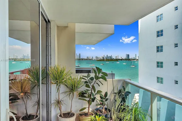 $3,000 | 1200 West Avenue, Unit 423, Miami Beach, FL 33139