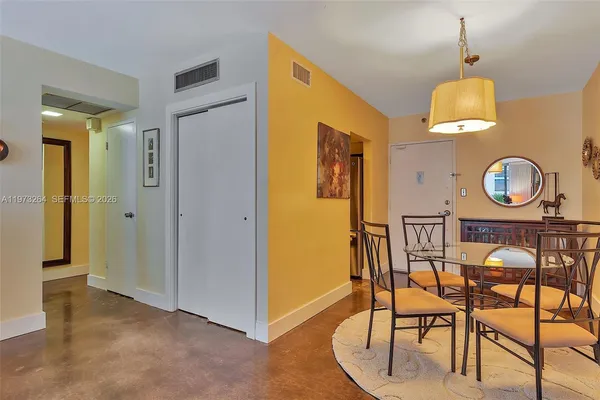 $3,000 | 1200 West Avenue, Unit 423, Miami Beach, FL 33139