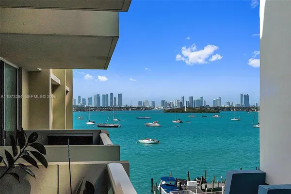 $3,000 | 1200 West Avenue, Unit 423, Miami Beach, FL 33139
